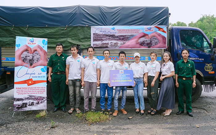 Hình ảnh đội ngũ chuyên nghiệp của PK88, những người luôn tận tâm phục vụ khách hàng